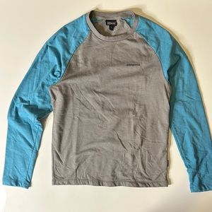 Patagonia Men's Logo Lightweight Crew Sweatshirt 39550 Size S Gray Blue sleeves